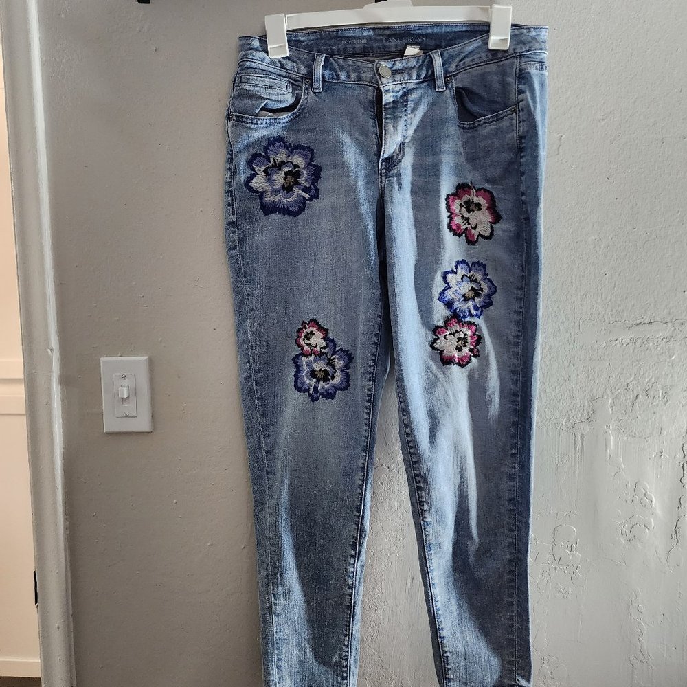 ***LIKE NEW*** SIZE 16  LANE BRYANT EMBROIDERED BOYFRIEND JEANS